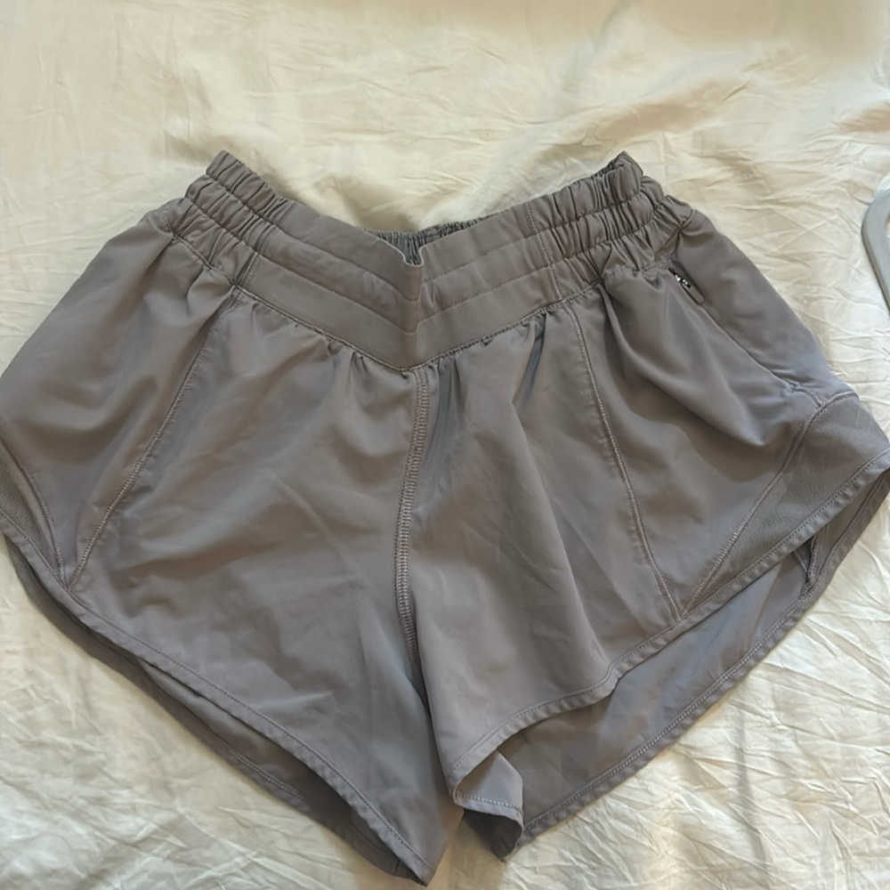 Lululemon hotty hot shorts 2.5” gray